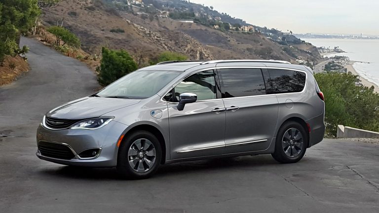 Stellantis rappelle près de 20 000 unités de la Chrysler Pacifica Hybrid