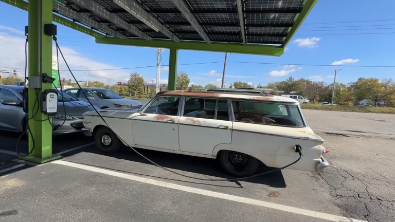 Mercury Comet 1962 : une conversion électrique à 6000 $ US grâce à une Nissan LEAF 2014