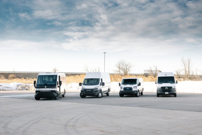 Essai comparatif Chevrolet BrightDrop vs Ford E-Transit vs Mercedes-Benz eSprinter vs Ram ProMaster EV 2025 : grosses batteries, gros boulots — essai en conditions réelles des nouvelles fourgonnettes commerciales électriques