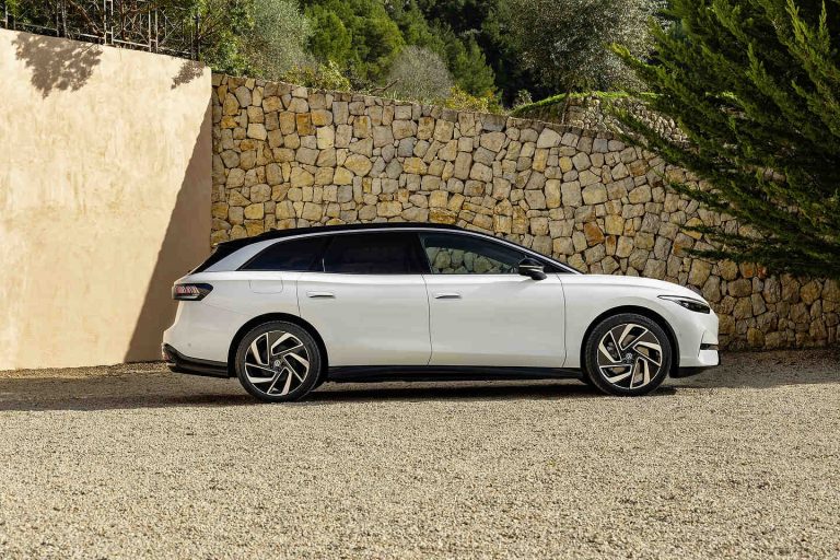 Réévaluation de la stratégie d&rsquo;électrification chez Ford et Volkswagen pour L’Europe