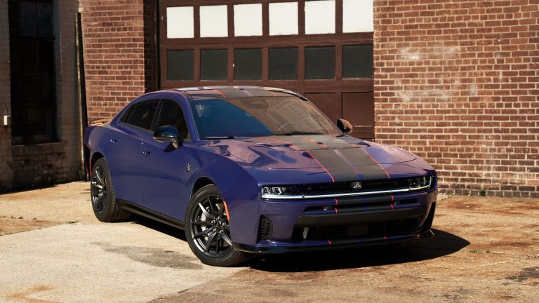 Une nouvelle teinte mauve pour souligner les 60 ans de la Dodge Charger