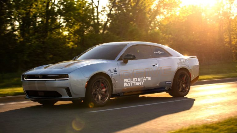Stellantis et Factorial débutent les essais sur route des batteries à électrolyte solide