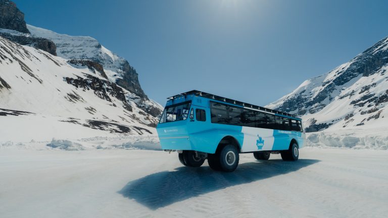 Le premier Ice Explorer électrique au monde est désormais en service dans le parc national de Jasper