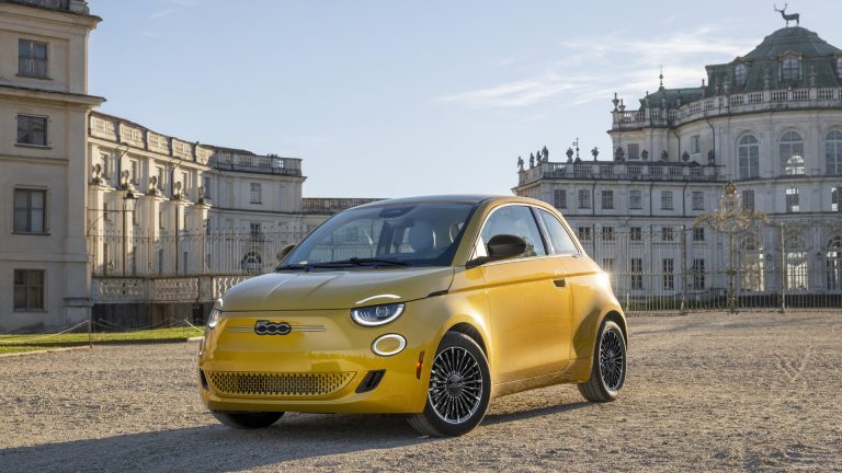 La Fiat 500e 2026 est de retour avec le même PDSF canadien de 39 995 $ et une nouvelle couleur