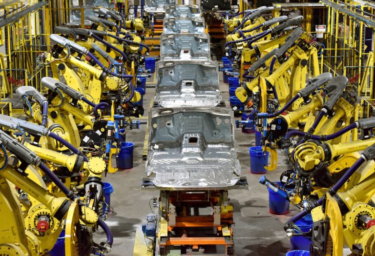 Trump pourrait exempter le secteur automobile des droits de douane, selon le secrétaire américain au commerce