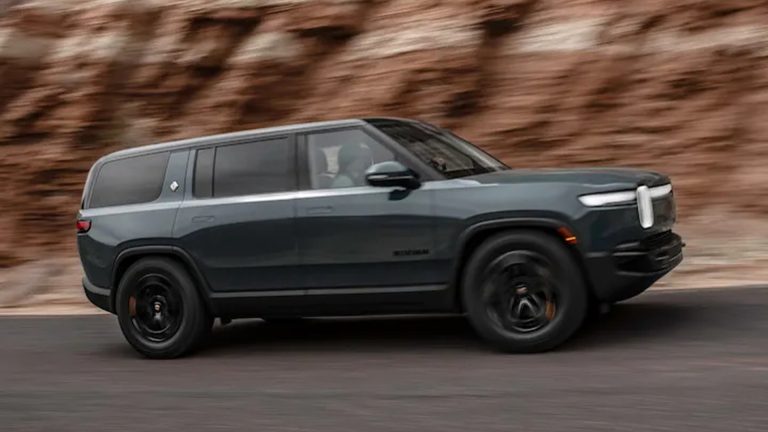 Le Rivian R1S Quad 2026 fait ses débuts avec 1 025 ch, à partir de 201 990 $