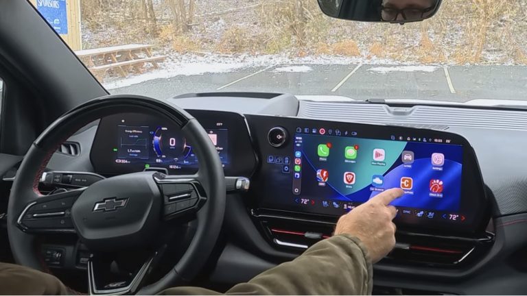 Un adaptateur abordable et une application personnalisée rétablissent Apple CarPlay dans les VEs de GM