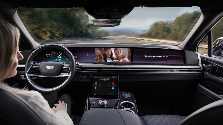 General Motors planifie le lancement du Super Cruise « sans les yeux » et d’un nouvel ordinateur central en 2028