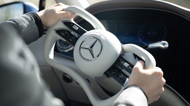 Mercedes-Benz EQS : la direction sans lien mécanique fait ses débuts