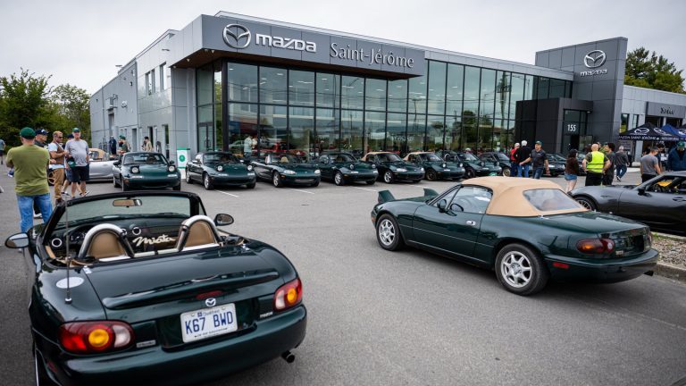 Plus de 200 Miata au troisième rassemblement annuel Mazda MX-5 à Saint-Jérôme
