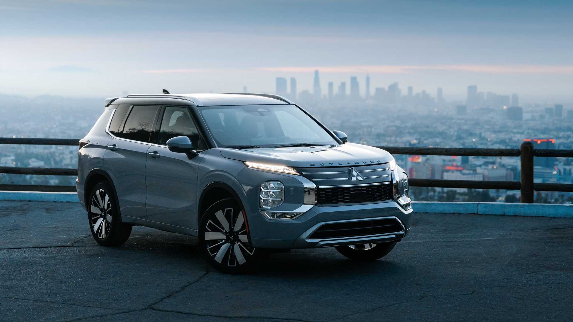2026 Mitsubishi Outlander PHEV | Photo: Mitsubishi