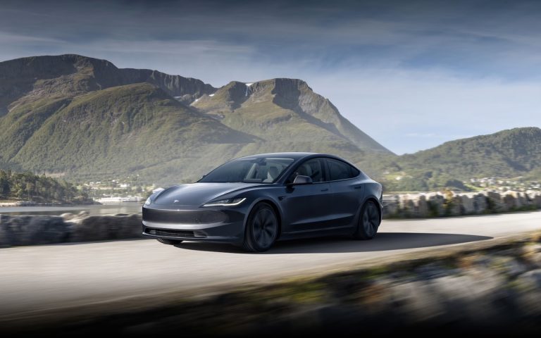 La nouvelle Tesla Model 3 est désormais disponible à la commande