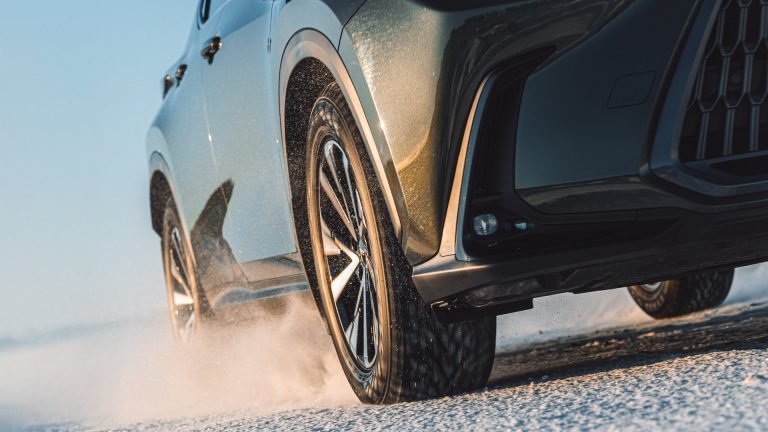 Nokian Tyres dévoile le Hakkapeliitta 01 doté d’une technologie de crampons adaptatifs