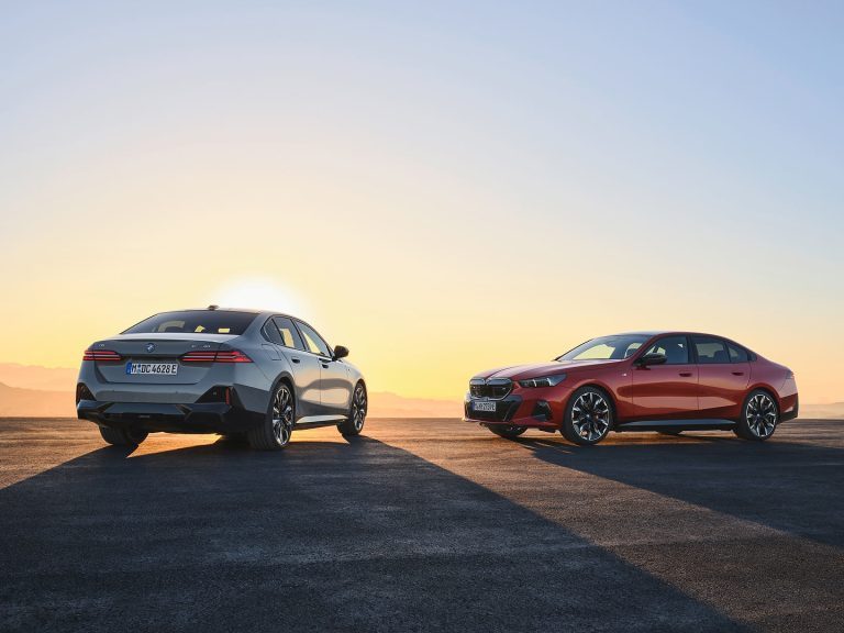 BMW Amérique du Nord collabore avec le réseau Tesla Supercharger et adopte le NACS