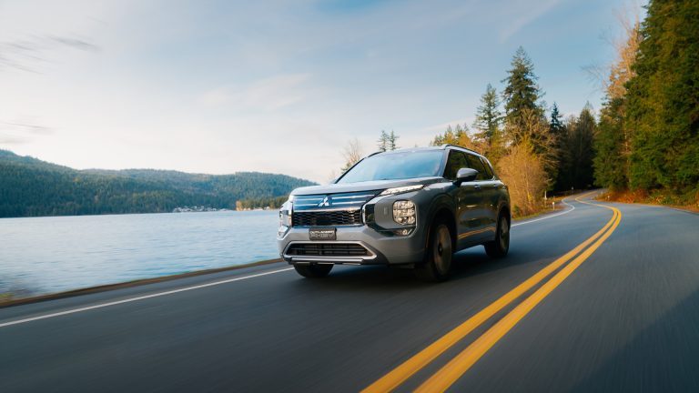 Le Mitsubishi Outlander PHEV 2026 mis à jour arrive avec un prix de départ de 53 000 $