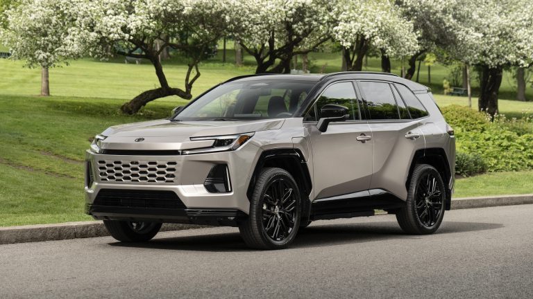 Le Toyota RAV4 Plug-in 2026 frappé par un premier rappel