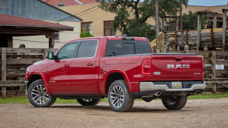 Stellantis rappelle plus de 1,5 million de camionnettes Ram 1500 en raison d’un défaut d’ancrage de ceinture arrière