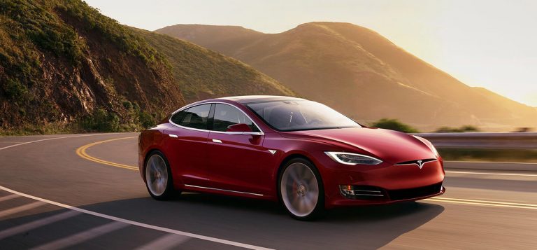 VIDEO : Il vend sa Tesla Model S car les pneus sont finis