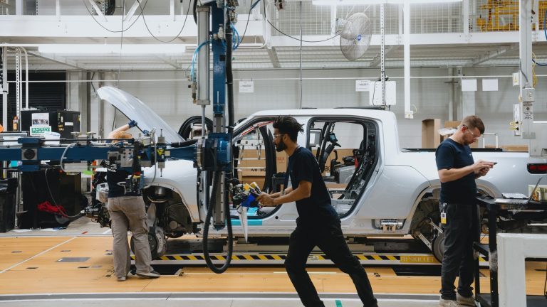 Rivian lance la production de son nouveau groupe motopropulseur Enduro pour le camion R1T