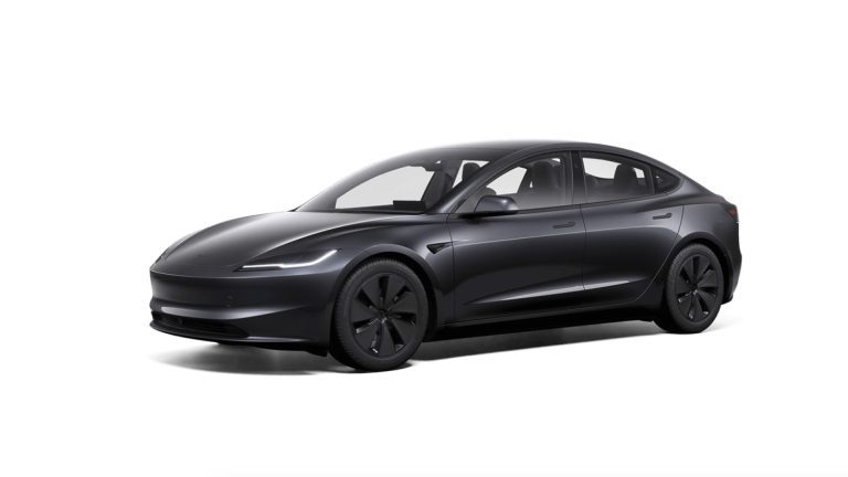 Une Tesla Model 3 abordable présumée construite en Chine réapparaît dans la gamme canadienne