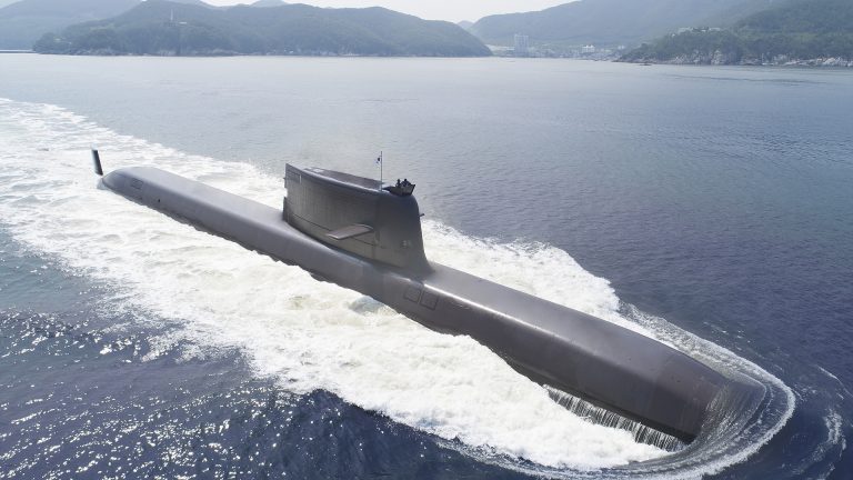 Des sous-marins pour vendre des véhicules : le marchandage qui décidera de l’avenir de l&rsquo;industrie automobile au Canada