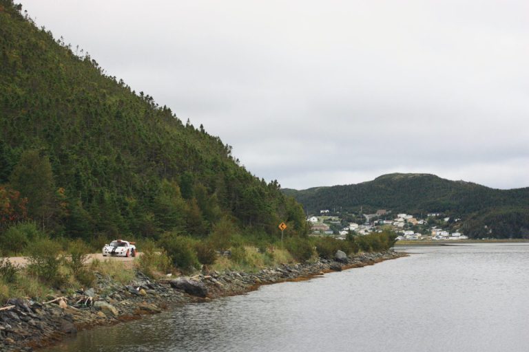 L’édition 2023 de l’événement Targa Newfoundland « Race the Rock » opposera les véhicules électriques aux véhicules à moteur à combustion interne