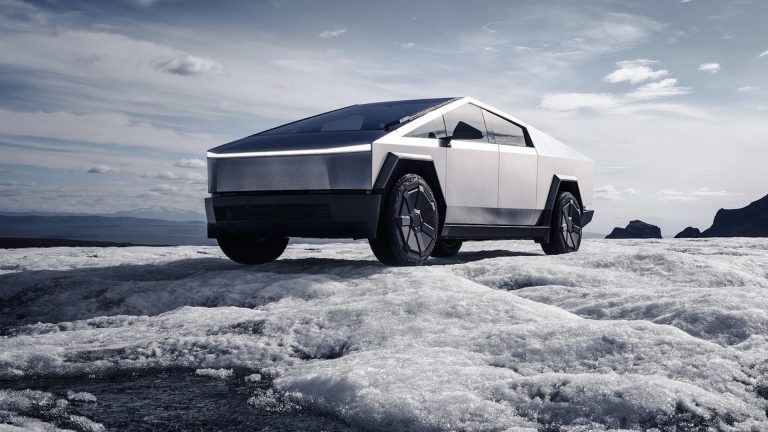 Tesla publie des prévisions d’analystes et signale une baisse de 8 % des livraisons de véhicules en 2025