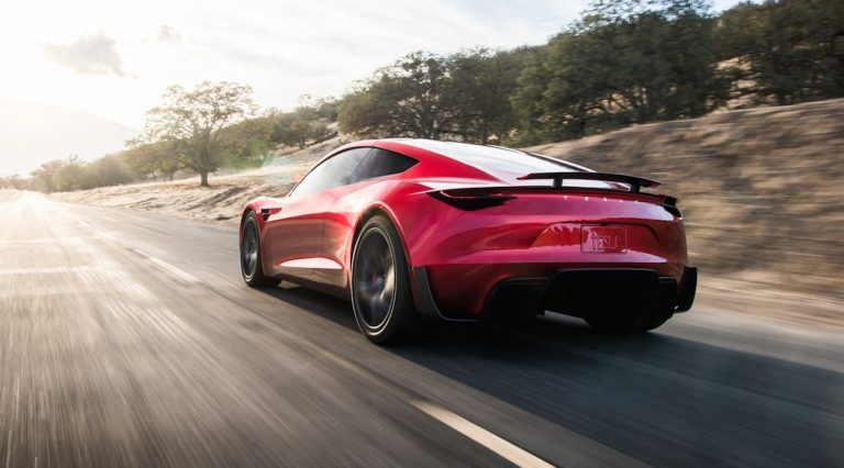 Musk présente le Roadster comme la seule Tesla qui sera encore conduite par un humain dans le futur proche