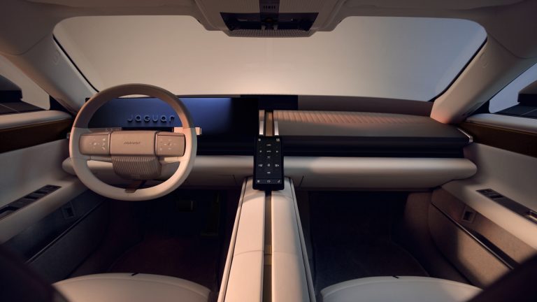 Jaguar dévoile l’intérieur de la Type 01