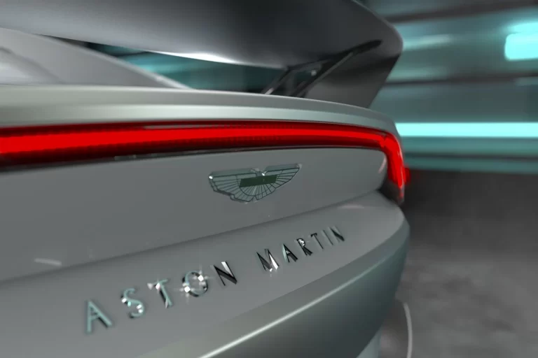 Aston Martin pourrait utiliser une plateforme de Mercedes, Lucid ou Rimac pour son premier VÉ