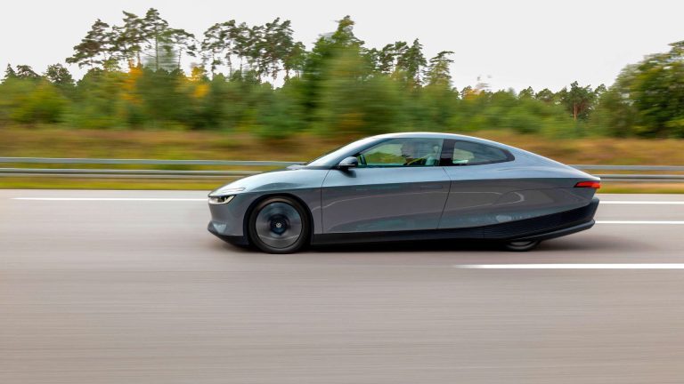 Volkswagen Mission Efficiency et Tesla Cybercab: la guerre des kWh
