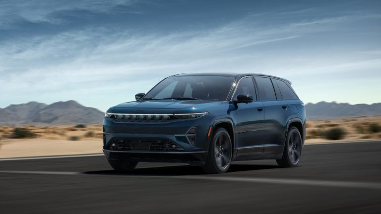 Jeep Wagoneer S et Dodge Charger Daytona demeurent dans les plans avec des ports NACS pour 2027