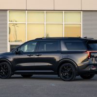 2025 Kia Carnival HEV SX+ | Photo: Olivier Delorme
