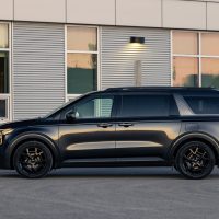 2025 Kia Carnival HEV SX+ | Photo: Olivier Delorme