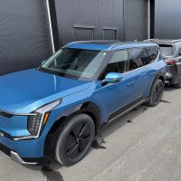 2025 Toyota Sienna VS Kia EV9 | Photo: Matt St-Pierre