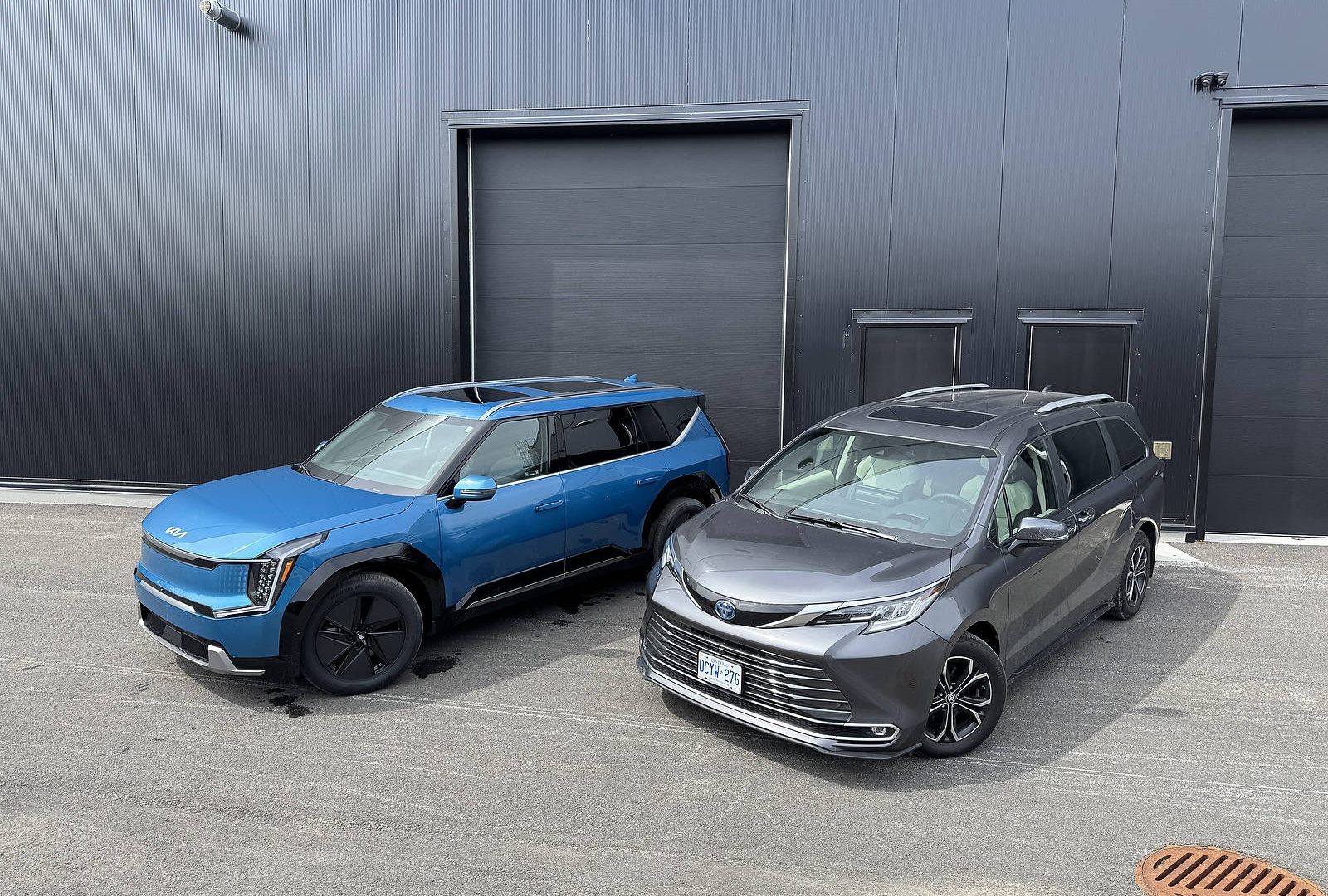 2025 Toyota Sienna VS Kia EV9 | Photo: Matt St-Pierre