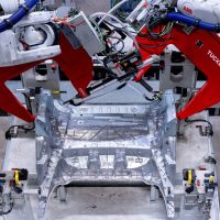 Méga-moulage de EX60 sur la chaine d'assemblage | Volvo Canada