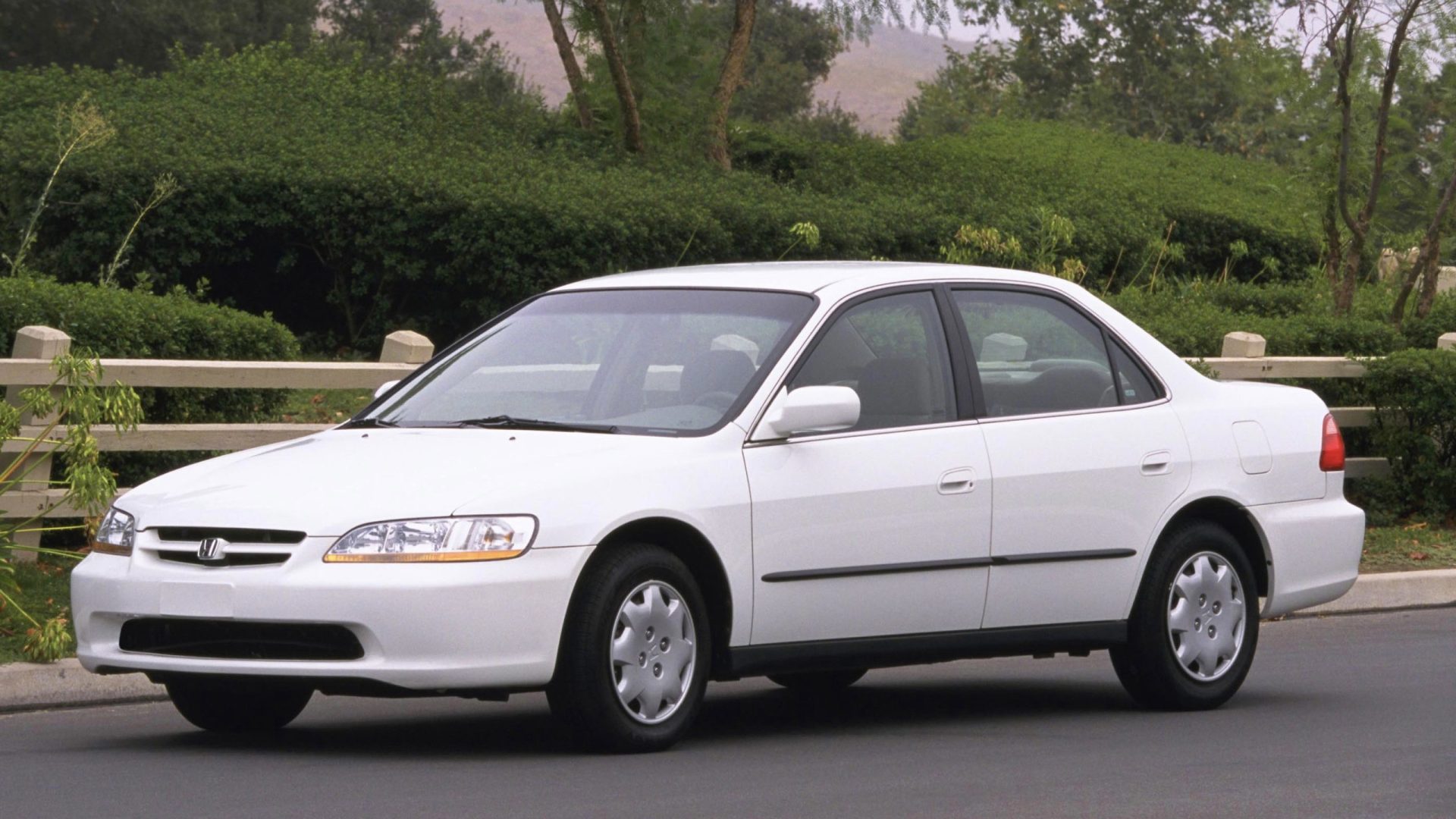 2000 Honda Accord Sedan LX.