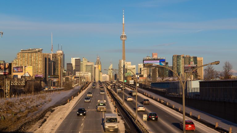 Ottawa ne présentera pas de nouvelles règles sur les émissions avant l&rsquo;année prochaine