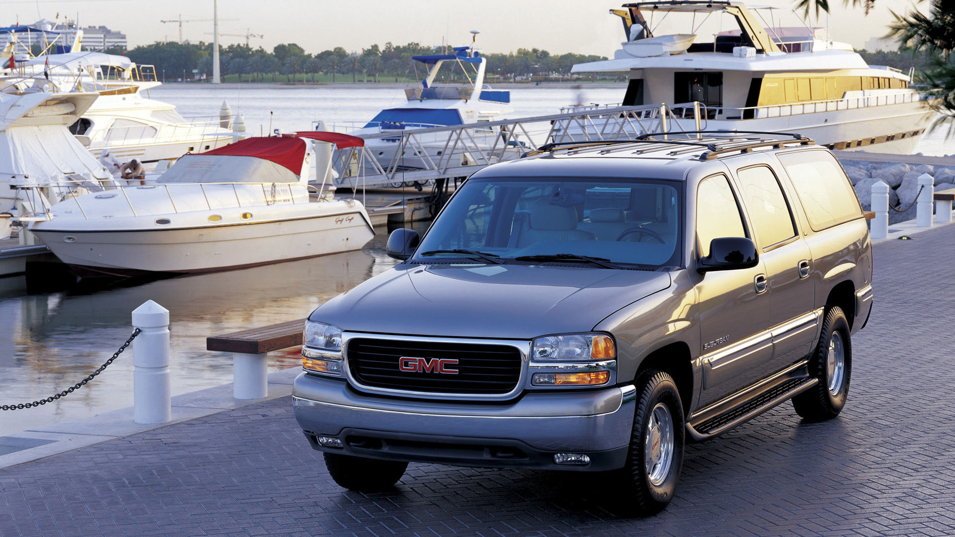 GMC Yukon 2001 | Photo: GMC