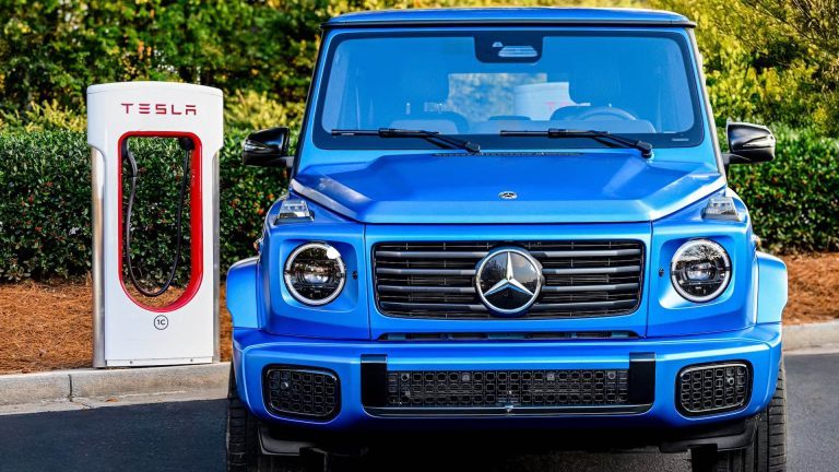 Les VÉ Mercedes-Benz peuvent désormais se recharger aux bornes Tesla Supercharger