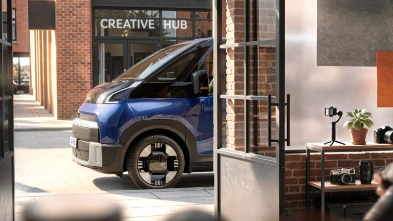Kia dévoile un aperçu de la fourgonnette électrique PV7 avant ses débuts à l&rsquo;IAA Transportation le 14 septembre