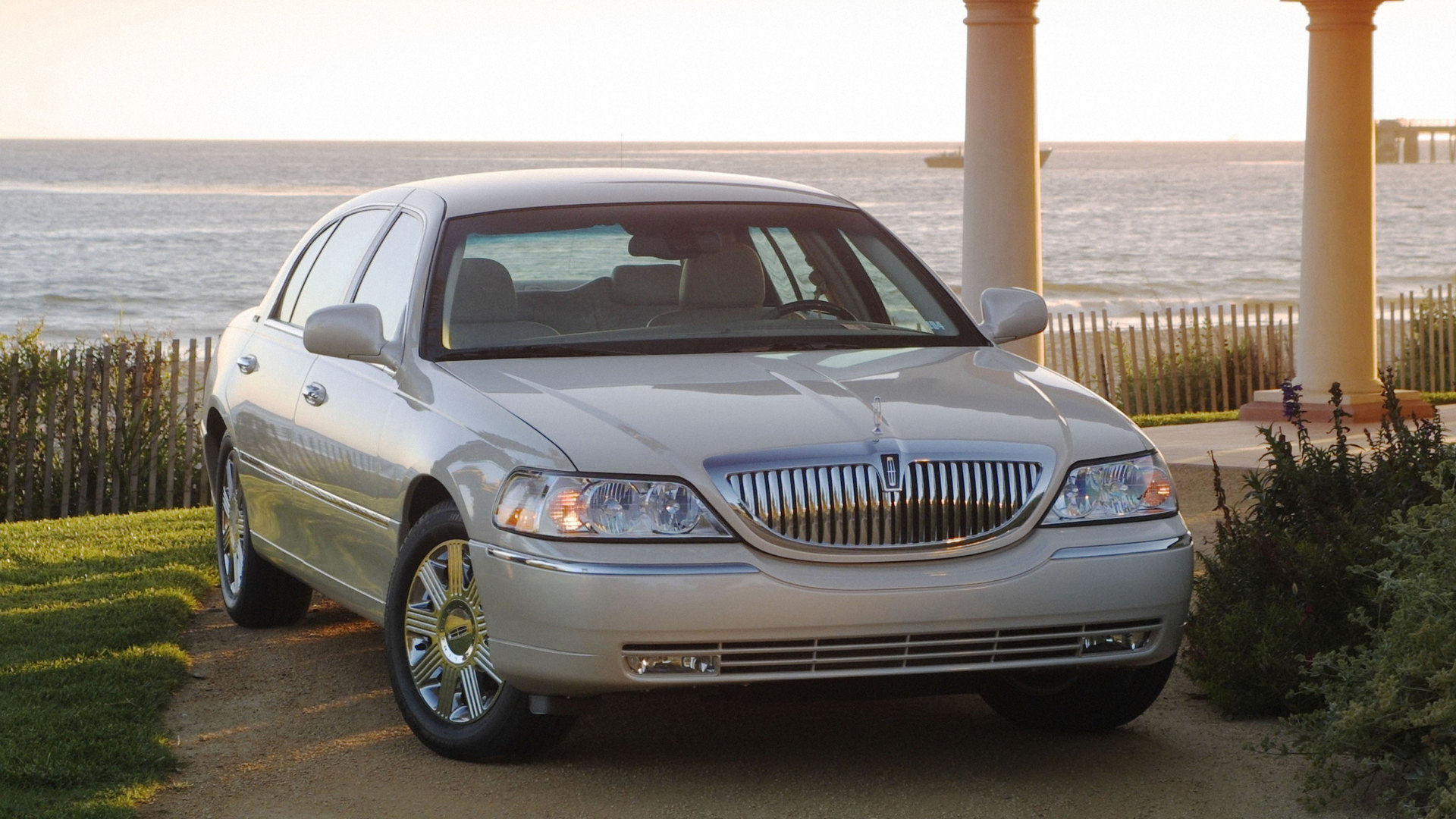 Lincoln Town Car 2003 | Photo: Lincoln
