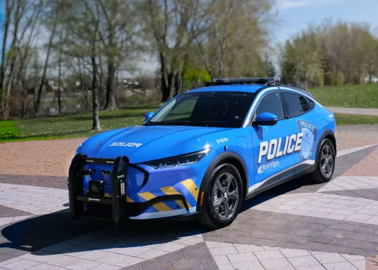 La Police de Repentigny Participe à un Projet Pilote avec une Ford Mustang Mach-E