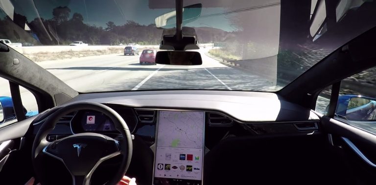 Toutes les Tesla pourront être autonomes